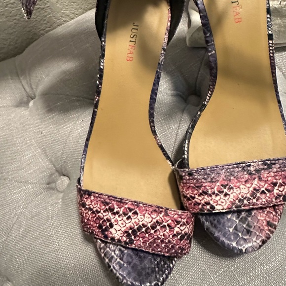 🔥 NWOT Pink/Purple Ankle Strap Heels - Picture 4 of 12